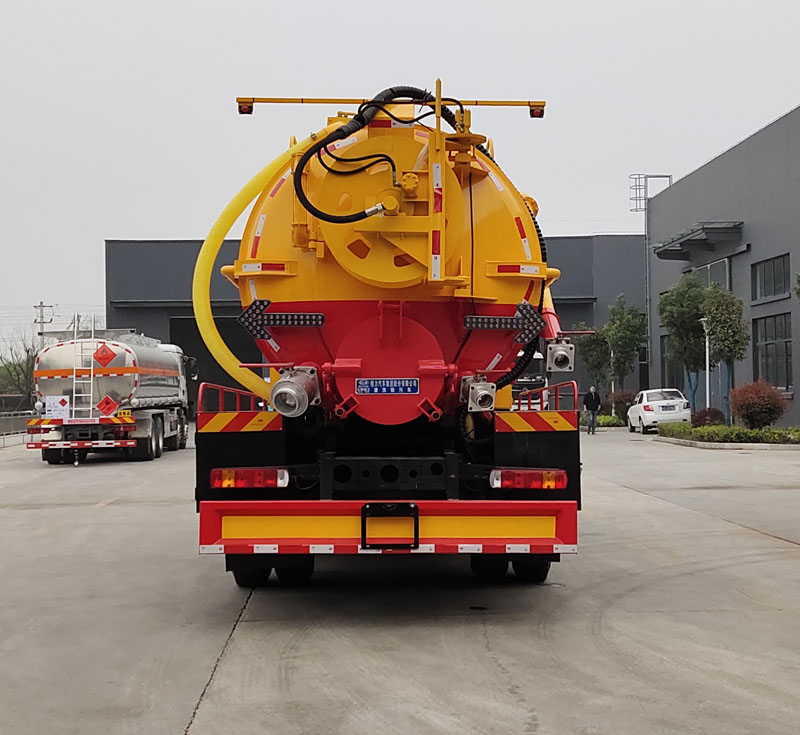 程力牌CL5183GQW6CC型清洗吸污車(chē)